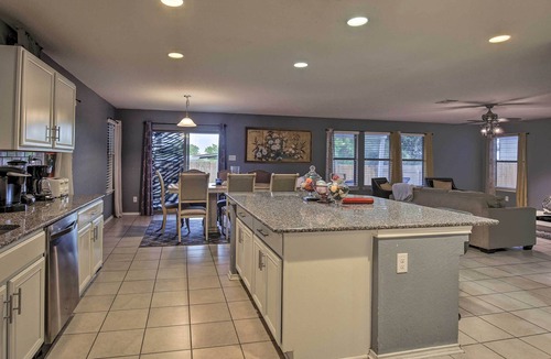 Heritage House | Pet-Friendly Getaway w/ Yard ~ 4 Mi to Seaworld!