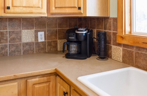 Cascade Cabin | Pet Friendly Getaway Overlooking Lake Cascade