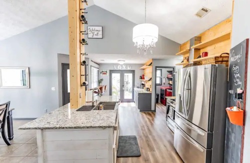Hoschton House | Pet-Friendly Getaway with Patio & Winery Access