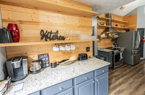 Hoschton House | Pet-Friendly Getaway with Patio & Winery Access