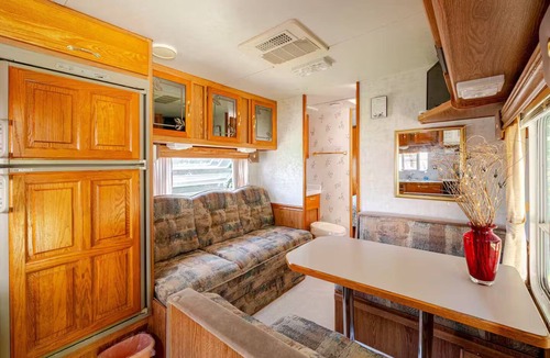 Town of New Baltimore House | Pet Friendly Glamping Hot Tub Fire Pit Patio