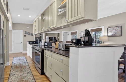Seacrest Cottage | Pet Friendly! 🐶 Golf Cart & Bikes Included!