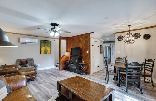 Granbury House | Pet-Friendly Granbury Home w/Yard, Near Downtown!