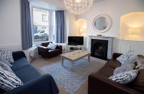 Tenby Cottage | Pet friendly, great location and free parking!