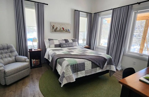 Huntsville House | Pet Friendly - Gryffin RidgeThe Magic Forest