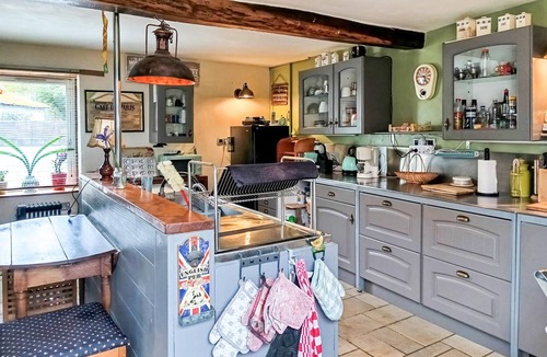 Charritte-de-Bas House | Pet friendly home in Charritte-de-Bas with WiFi