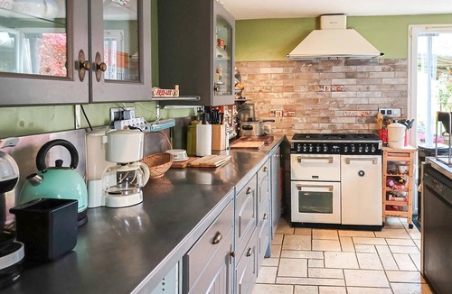 Charritte-de-Bas House | Pet friendly home in Charritte-de-Bas with WiFi