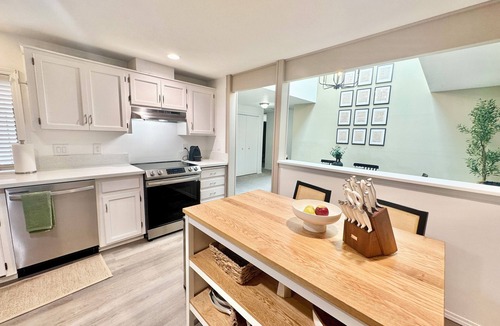 Bull Mountain House | Pet-Friendly Haven, Skylights, Private