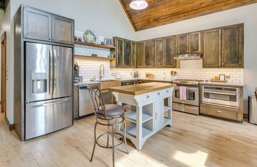 Heber Springs House | Pet-Friendly Heber Springs Rental w/ Fire Pit!
