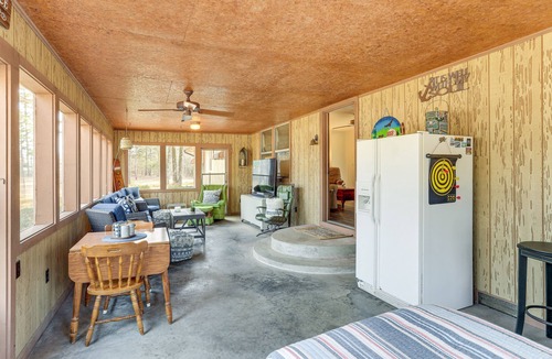 Higden House | Pet-Friendly Higden Getaway < 1 Mi to Marina!