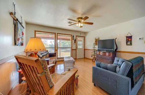 Harper House | Pet-Friendly Hill Country Retreat w/Deck!