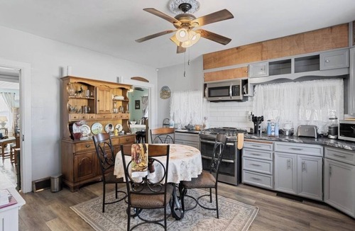 Opheim House | Pet-Friendly Historic 4BR Home in Illinois