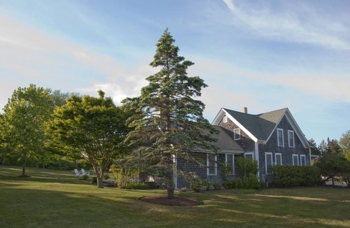Chilmark House | Pet-Friendly Historic Chilmark House
