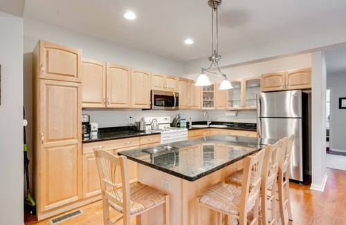 West Town Apartment | PET FRIENDLY! Historic River West Neighborhood - Easy Access to O'Hare by AllSet Turnover