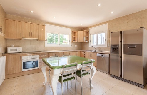 Olivella House | Pet-Friendly Holiday Home "Villallop" with Mountain View, Pool & Wi-Fi
