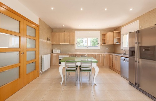 Olivella House | Pet-Friendly Holiday Home "Villallop" with Mountain View, Pool & Wi-Fi