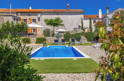 Brzac House | Pet-Friendly Holiday Home Mare with Pool – Perfect Family Retreat