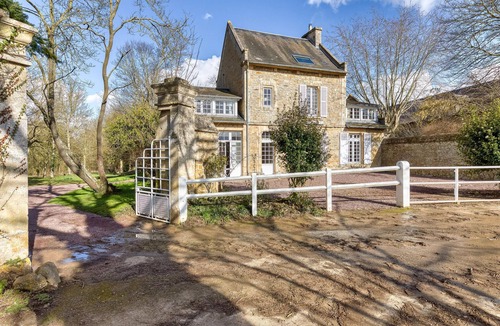 Baron-sur-Odon House | Pet friendly home in Baron-sur-Odon