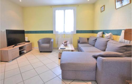 Marcey-les-Greves House | Pet Friendly Home In Marcey-Les-Grèves