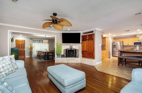 Flour Bluff House | Pet Friendly Home on the Water with Private Pool 10 Minutes From the Beach