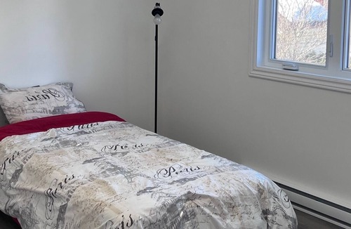 Hull Apartment | Pet Friendly Home, 10 Mins from Downtown Ottawa