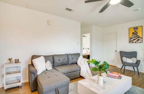 New Caney House | Pet-Friendly Home ~ 4 Mi to Big Rivers Water Park!