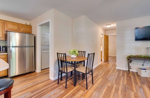 Montrose House | Pet-Friendly Home ~ 9 Mi to Effingham nr I-Exit!