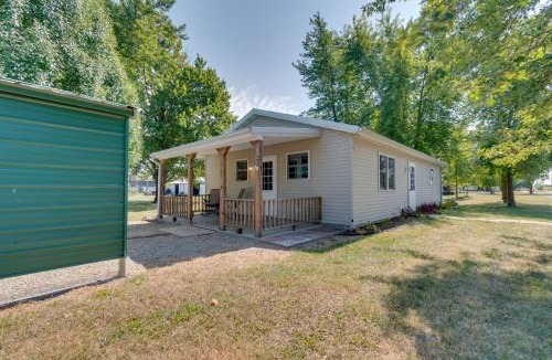 Montrose House | Pet-Friendly Home ~ 9 Mi to Effingham nr I-Exit!