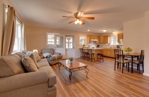 Montrose House | Pet-Friendly Home ~ 9 Mi to Effingham nr I-Exit!