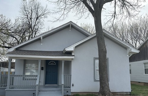 Lawton House | Pet friendly home; adjustable beds; near shopping and restaurants