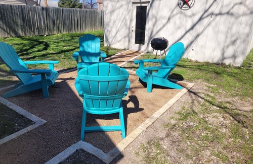 Junction House | Pet-Friendly Home for 7 with Fire Pit