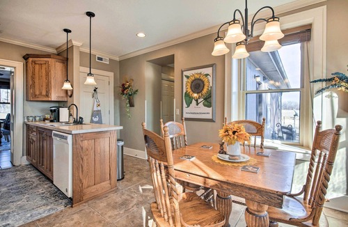 Manhattan House | Pet-Friendly Home: Grill & Fire Pit in Manhattan