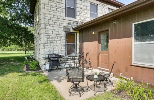 Manhattan House | Pet-Friendly Home: Grill & Fire Pit in Manhattan