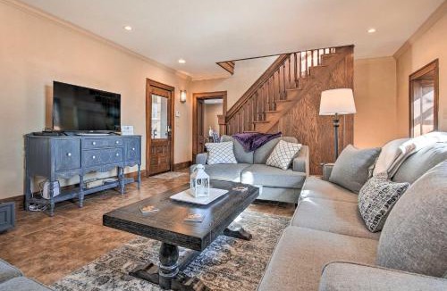 Manhattan House | Pet-Friendly Home: Grill & Fire Pit in Manhattan