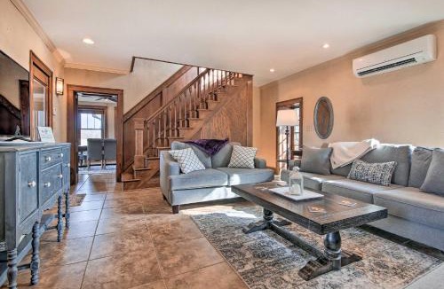 Manhattan House | Pet-Friendly Home: Grill & Fire Pit in Manhattan