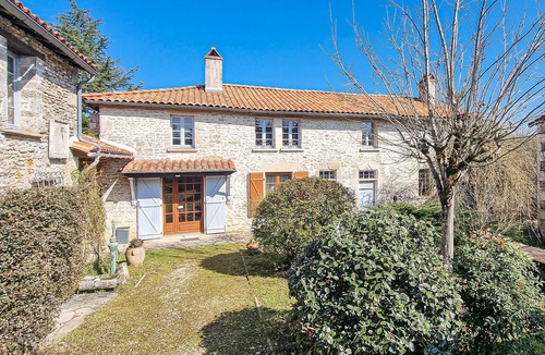 Taize-Aizie House | Pet friendly home in Taizé-Aizie with WiFi