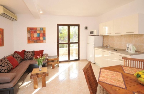 Okrug Donji House | Pet friendly home in Okrug Donji