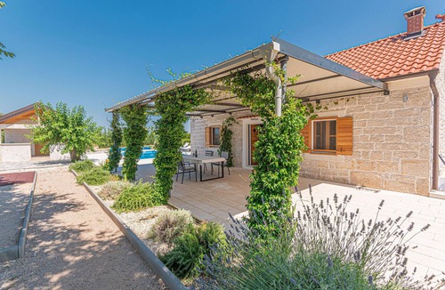 Drnis House | Pet friendly home in Pakovo Selo