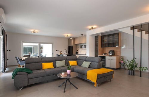 Drnis House | Pet friendly home in Pakovo Selo