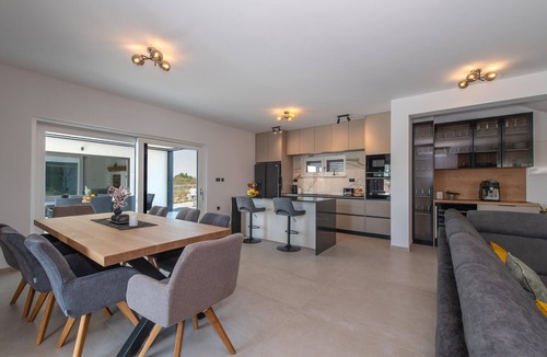 Drnis House | Pet friendly home in Pakovo Selo
