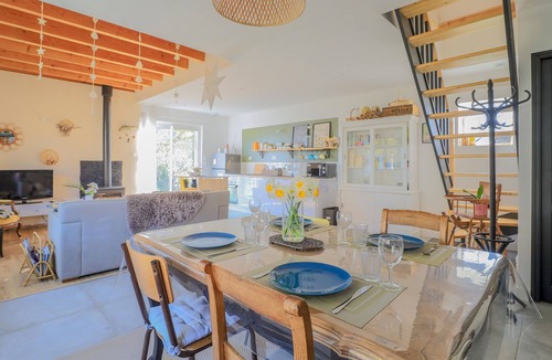 Becourt House | Pet friendly home in Becourt with WiFi