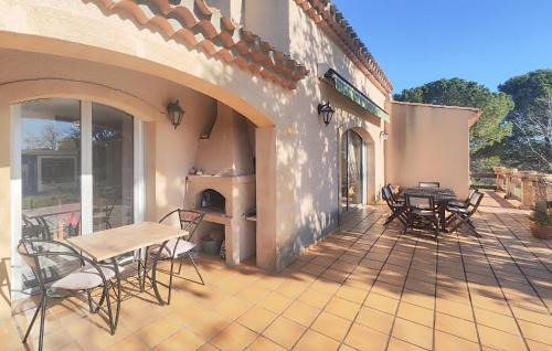 Cruzy House | Pet Friendly Home In Cruzy