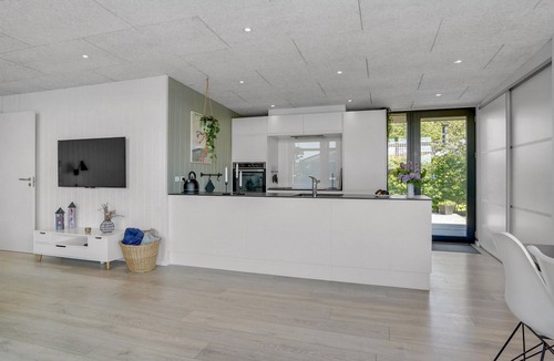 Pøt Strandby House | Pet friendly home in Juelsminde with sauna