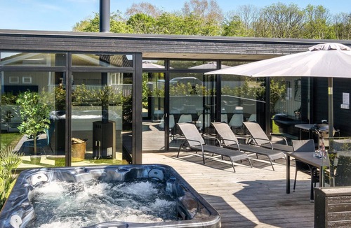 Pøt Strandby House | Pet friendly home in Juelsminde with sauna