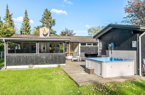 Marielyst House | Pet friendly home in Væggerløse with WiFi