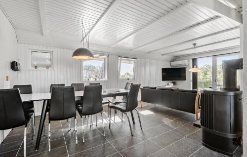 Vejers Strand House | Pet Friendly Home In Vejers Strand