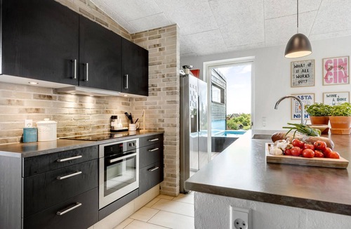 Egsmark Strand House | Pet friendly home in Ebeltoft with sauna