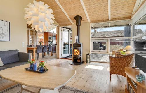 Egsmark Strand House | Pet Friendly Home In Ebeltoft With Sauna