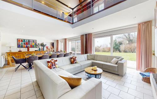 Flaignes-Havys House | Pet Friendly Home In Flaignes-Havys With Wifi