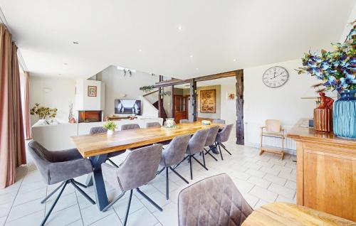 Flaignes-Havys House | Pet Friendly Home In Flaignes-Havys With Wifi
